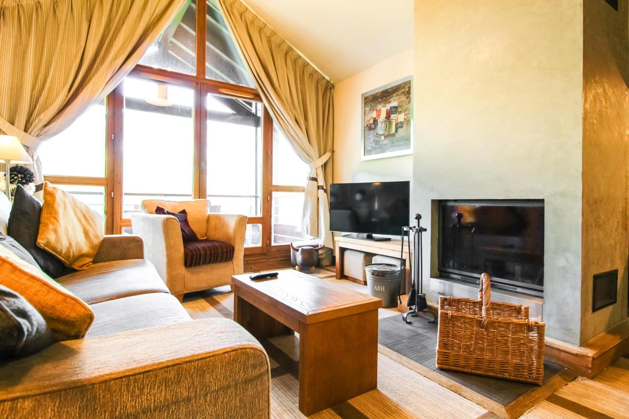 Exceptional 3 Bed Penthouse With Fireplace And Stunning Views Флен Екстериор снимка