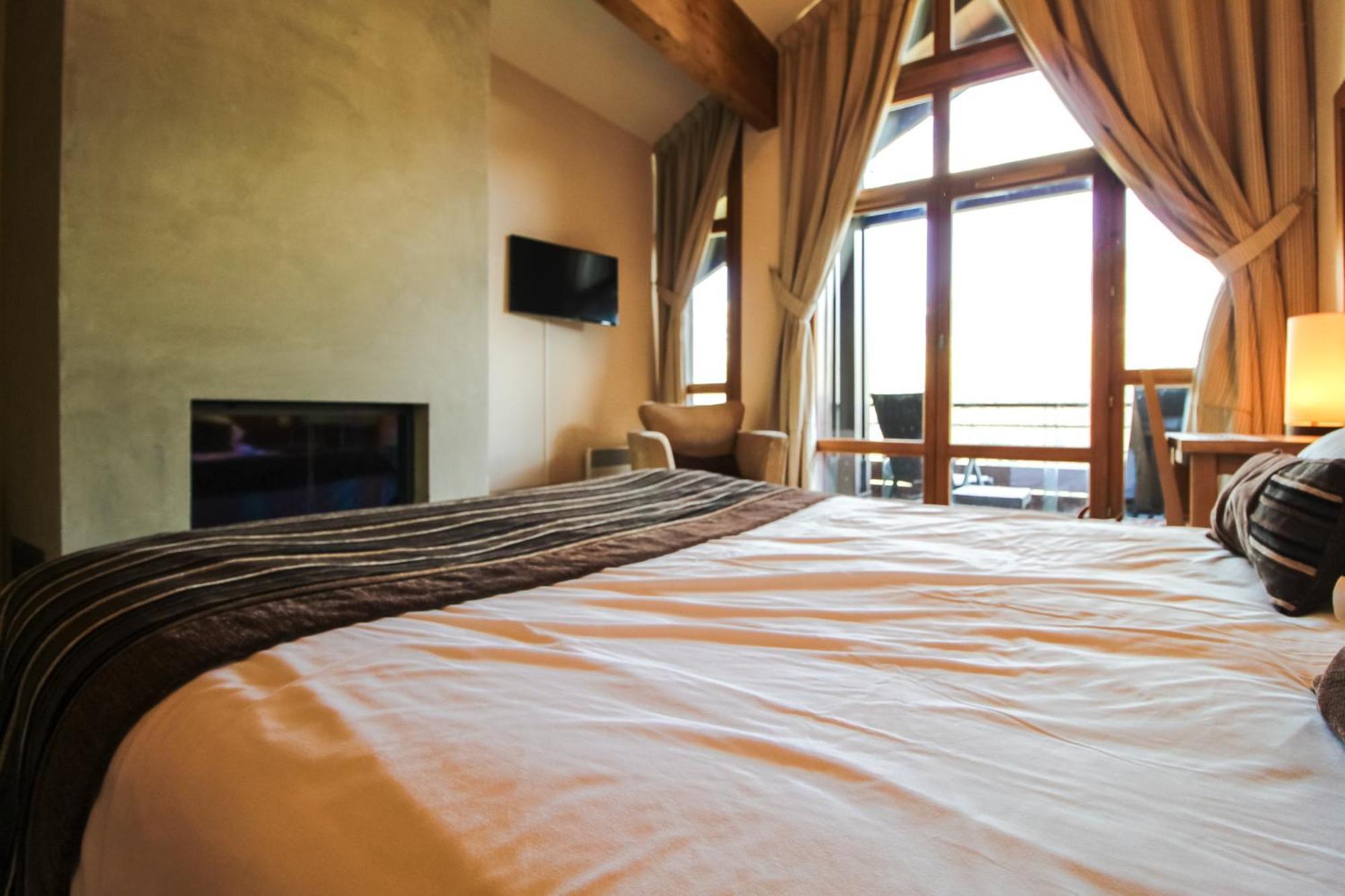 Exceptional 3 Bed Penthouse With Fireplace And Stunning Views Флен Екстериор снимка