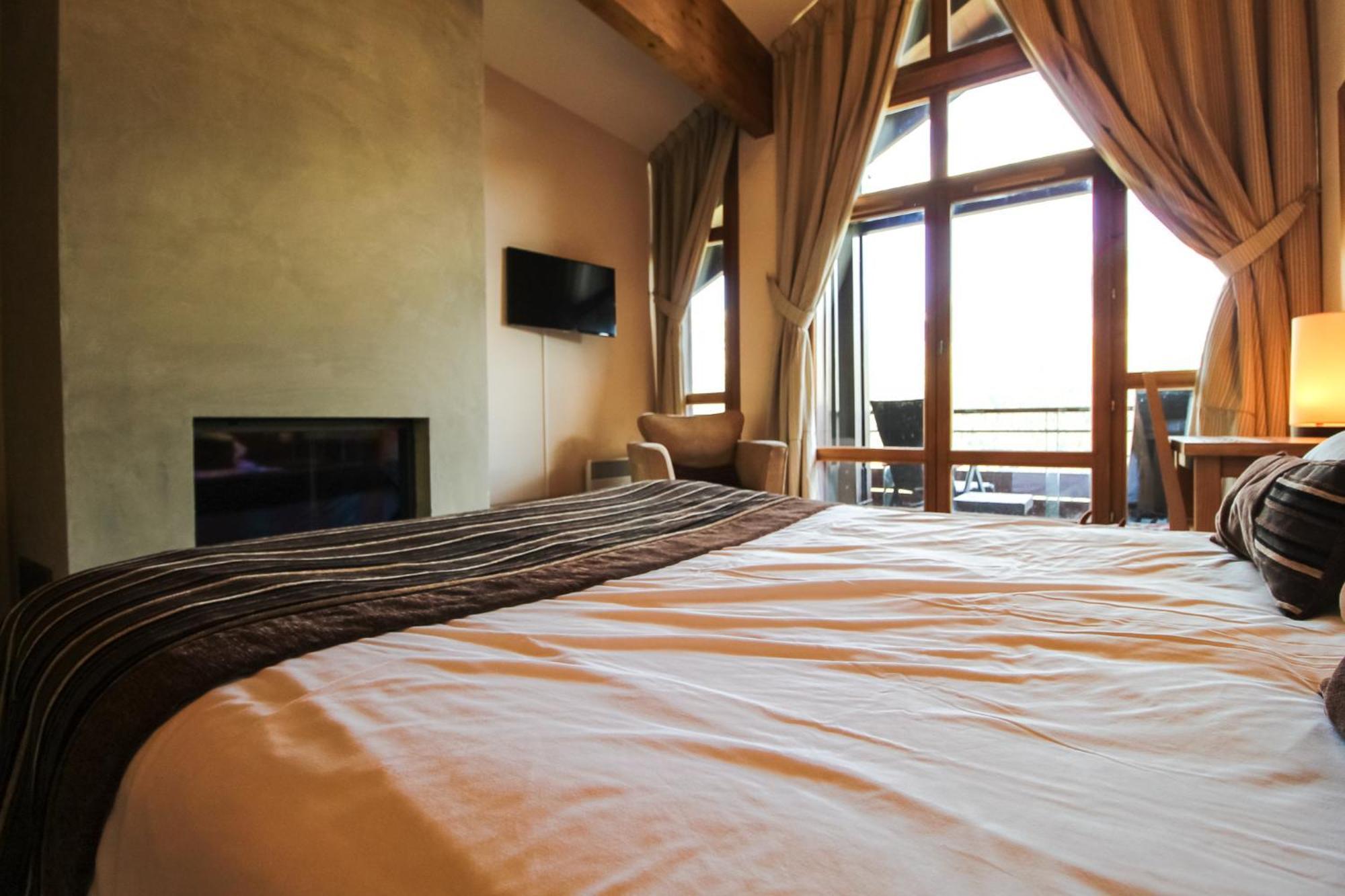 Exceptional 3 Bed Penthouse With Fireplace And Stunning Views Флен Екстериор снимка