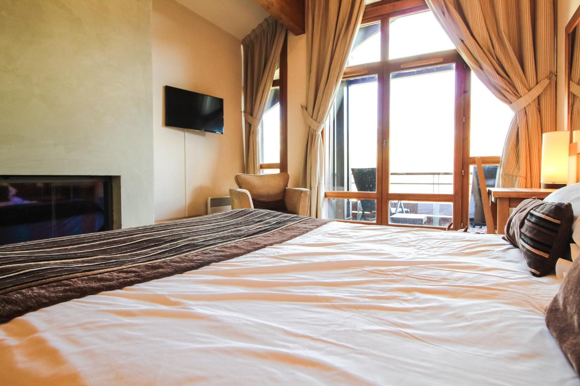Exceptional 3 Bed Penthouse With Fireplace And Stunning Views Флен Екстериор снимка