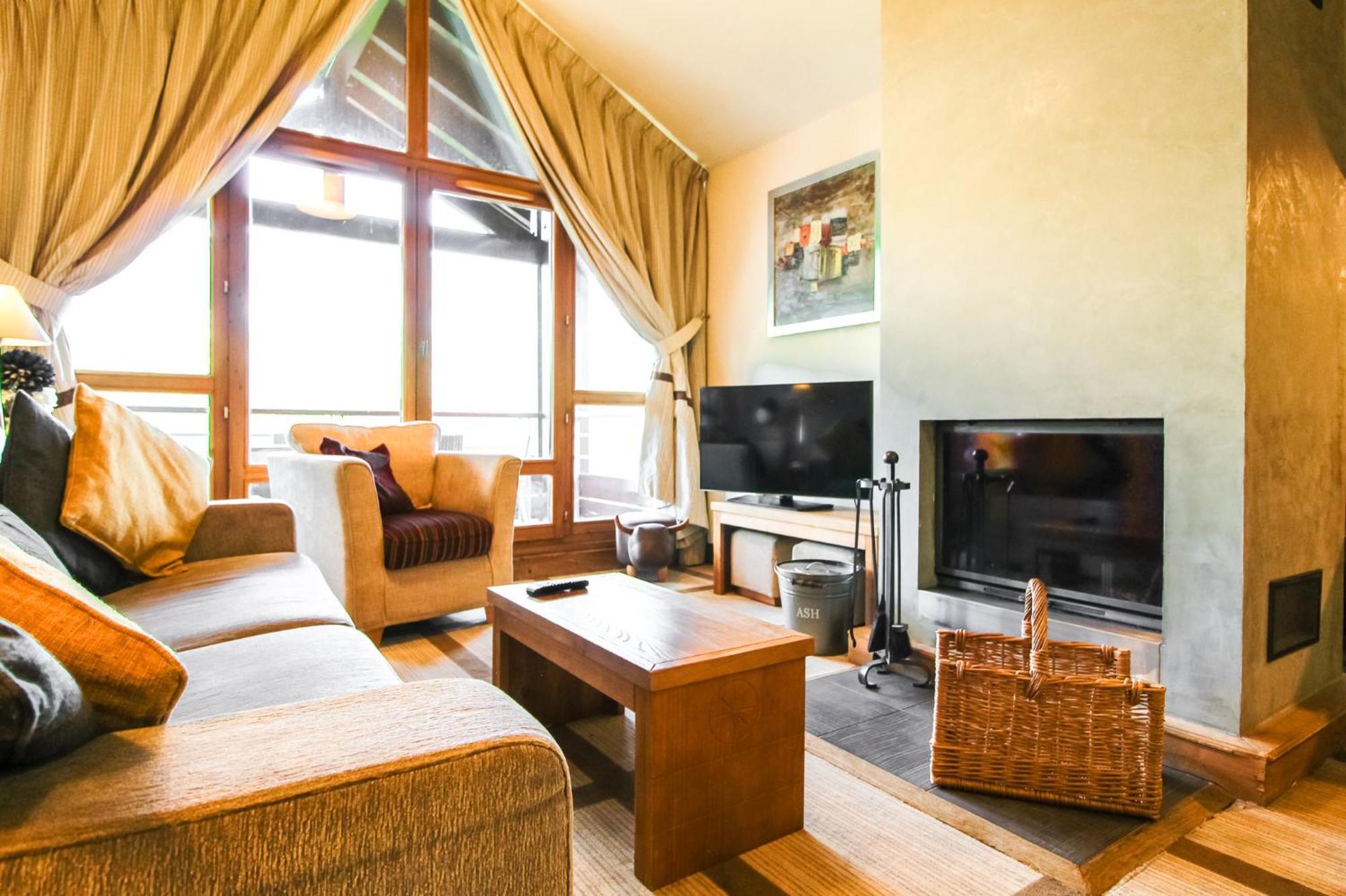 Exceptional 3 Bed Penthouse With Fireplace And Stunning Views Флен Екстериор снимка