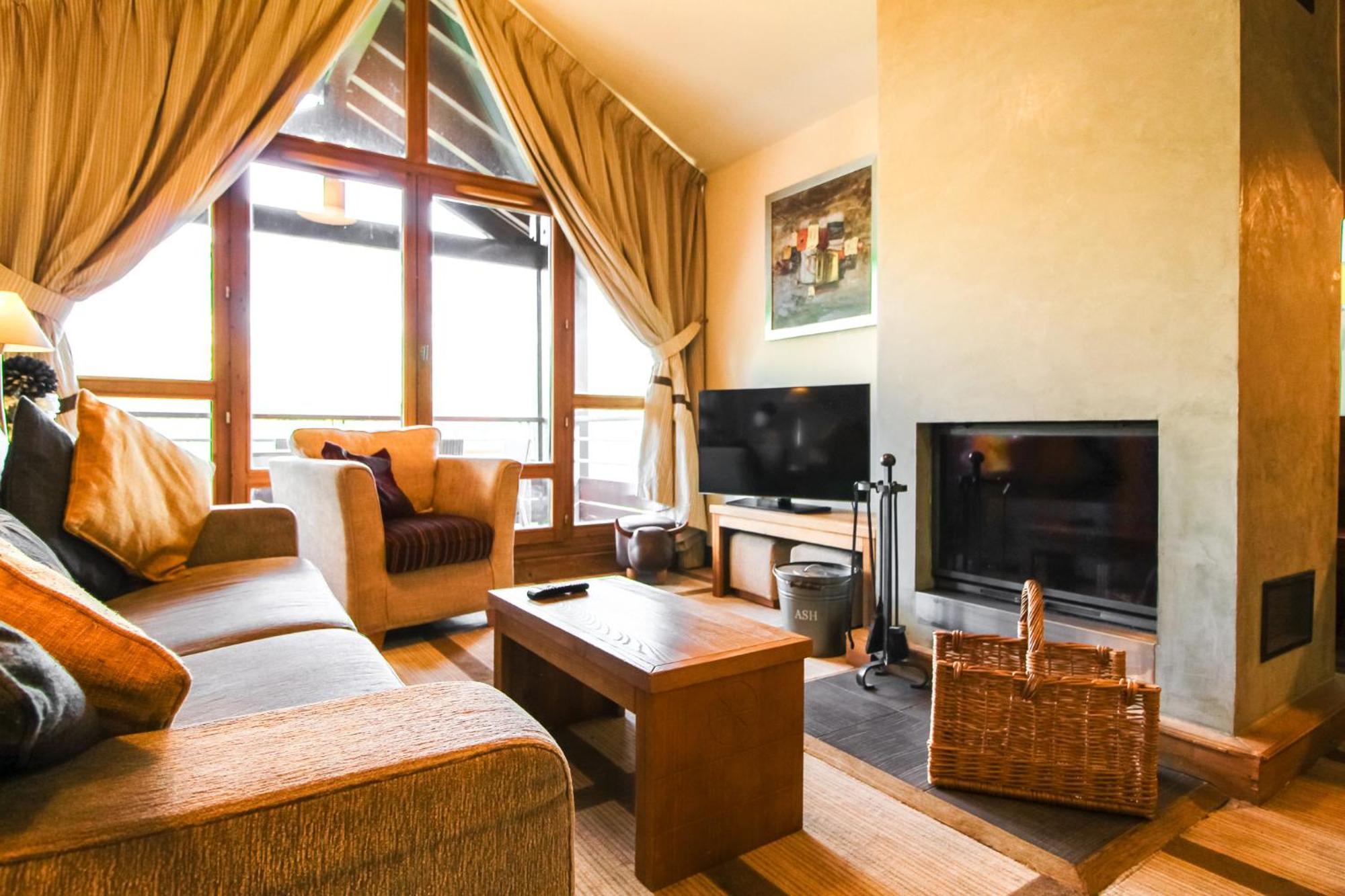 Exceptional 3 Bed Penthouse With Fireplace And Stunning Views Флен Екстериор снимка