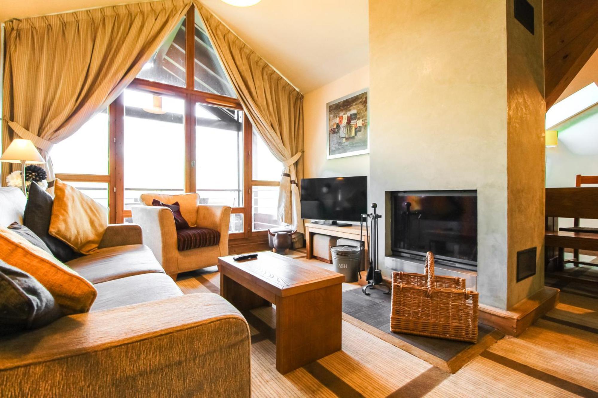 Exceptional 3 Bed Penthouse With Fireplace And Stunning Views Флен Екстериор снимка
