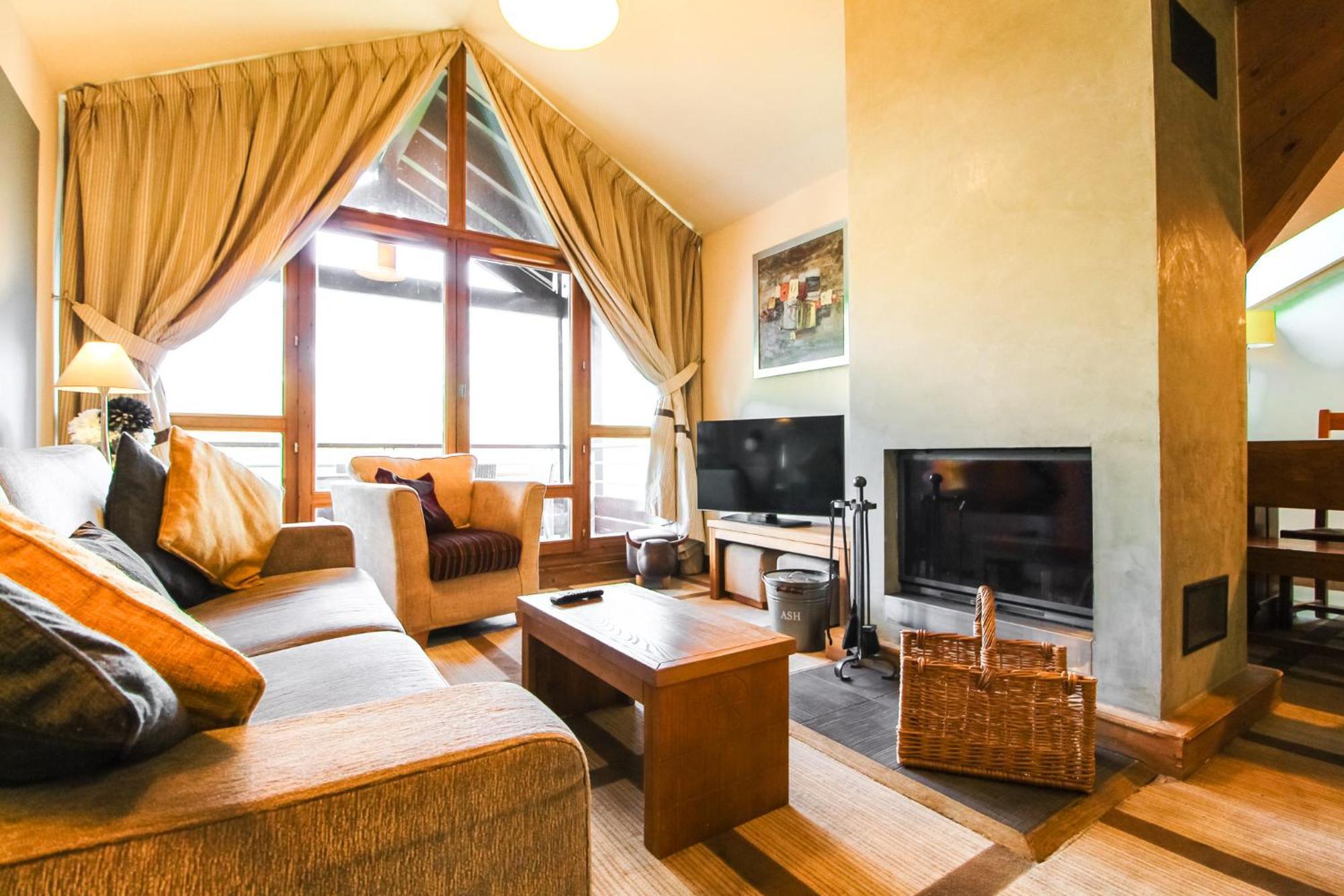 Exceptional 3 Bed Penthouse With Fireplace And Stunning Views Флен Екстериор снимка
