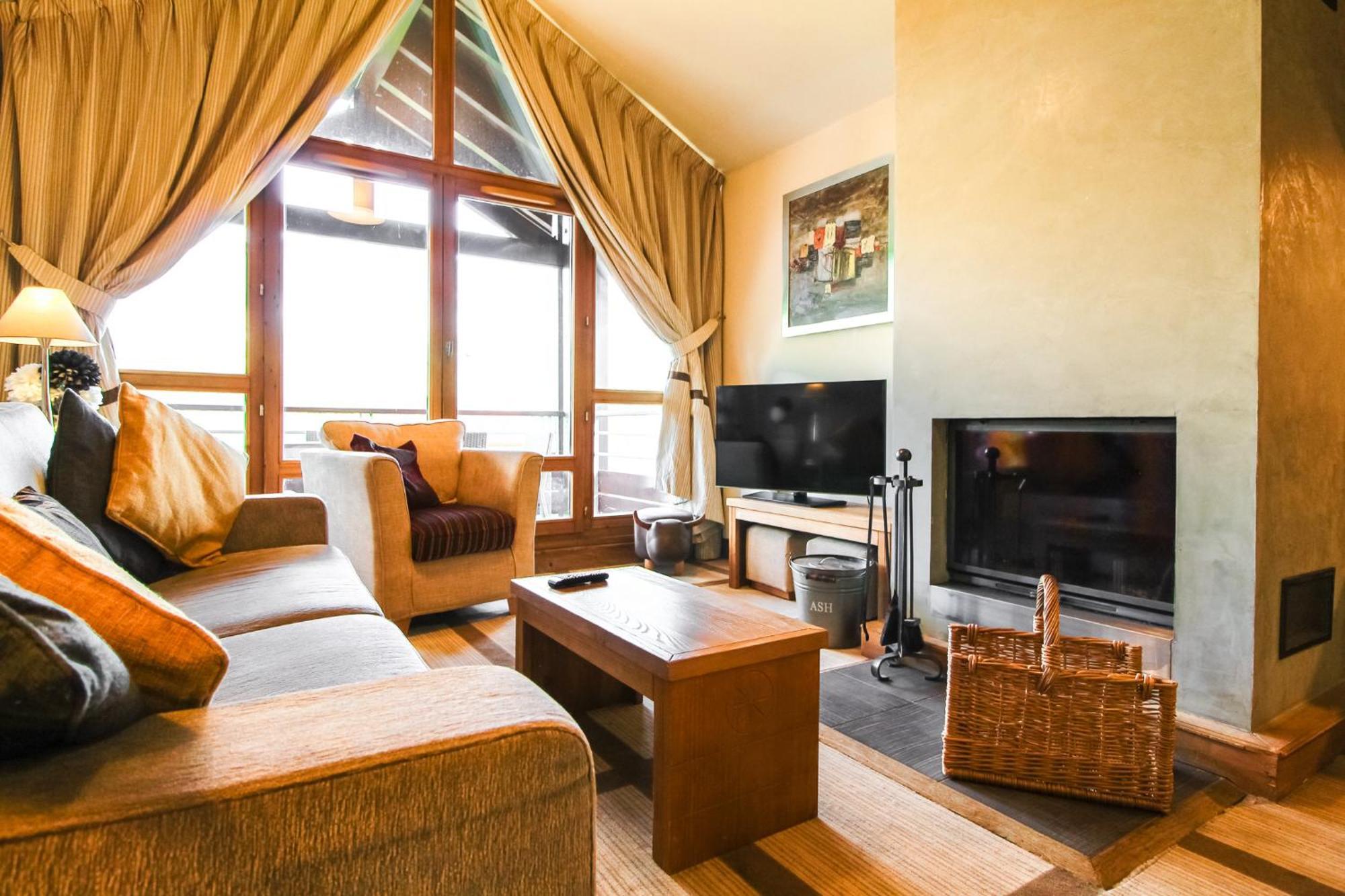 Exceptional 3 Bed Penthouse With Fireplace And Stunning Views Флен Екстериор снимка